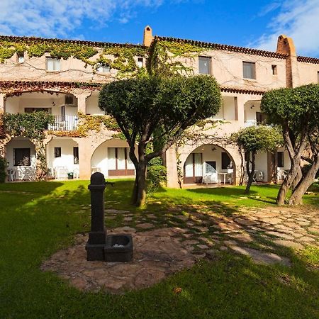Residence La Rosa Loiri Porto San Paolo Exterior foto
