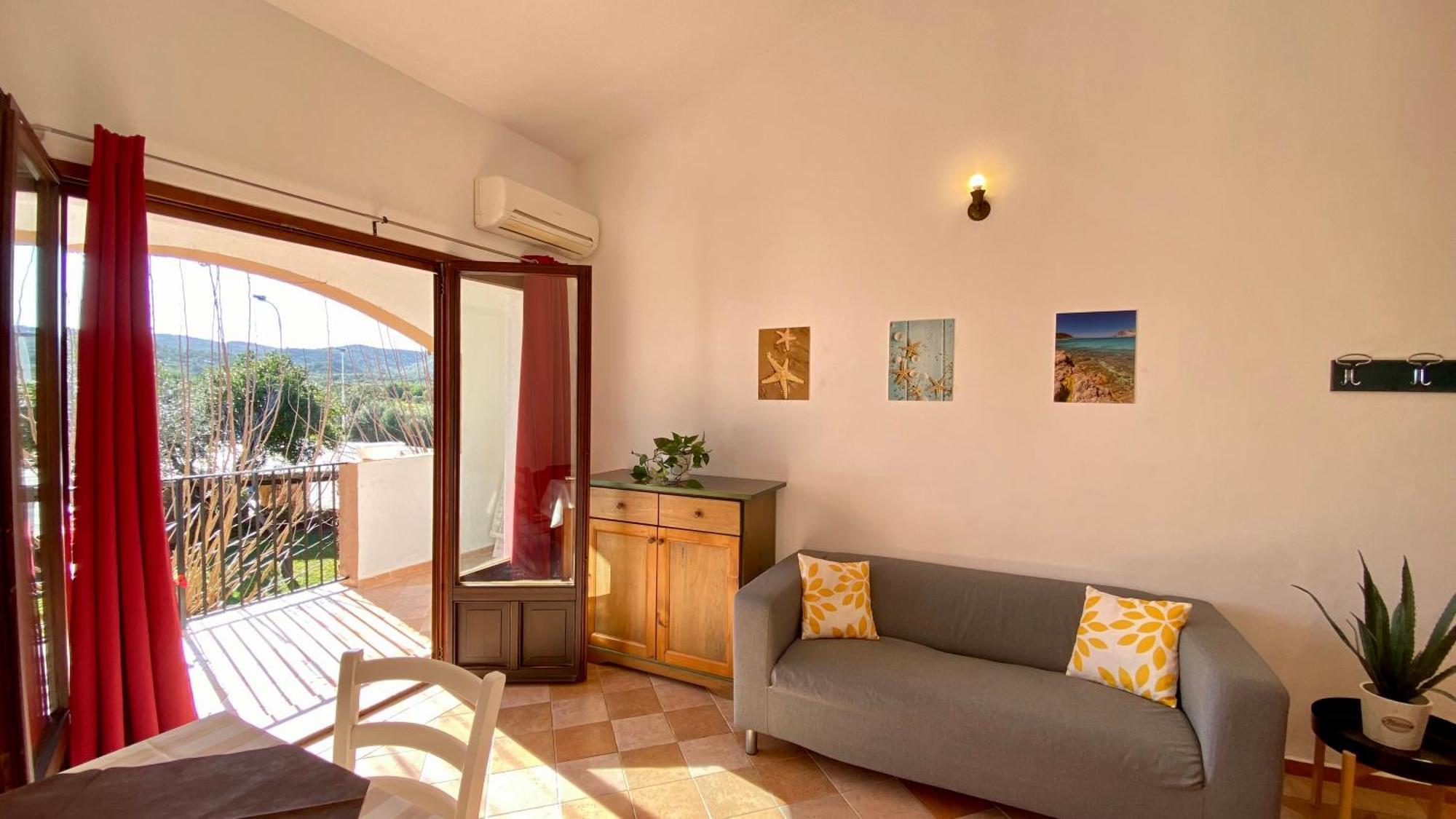 Residence La Rosa Loiri Porto San Paolo Exterior foto